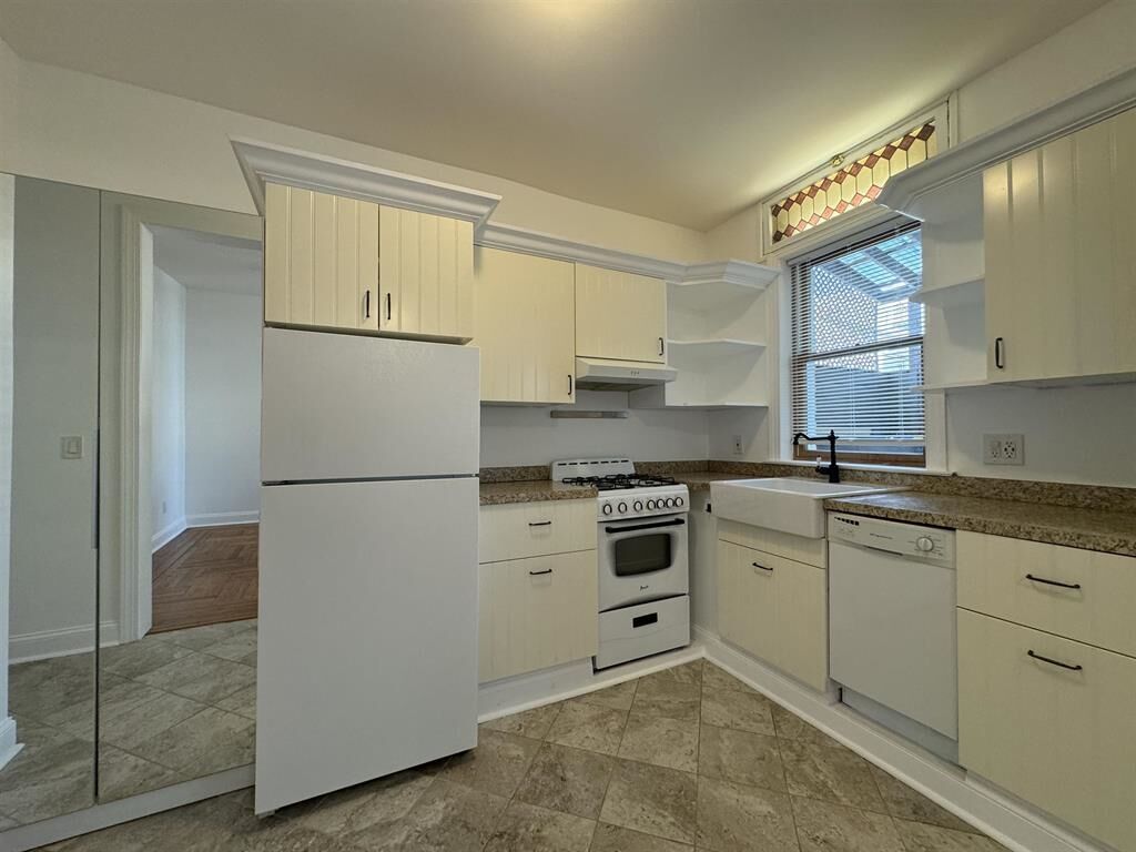 Property Photo:  445 Monmouth St 2  NJ 07302 