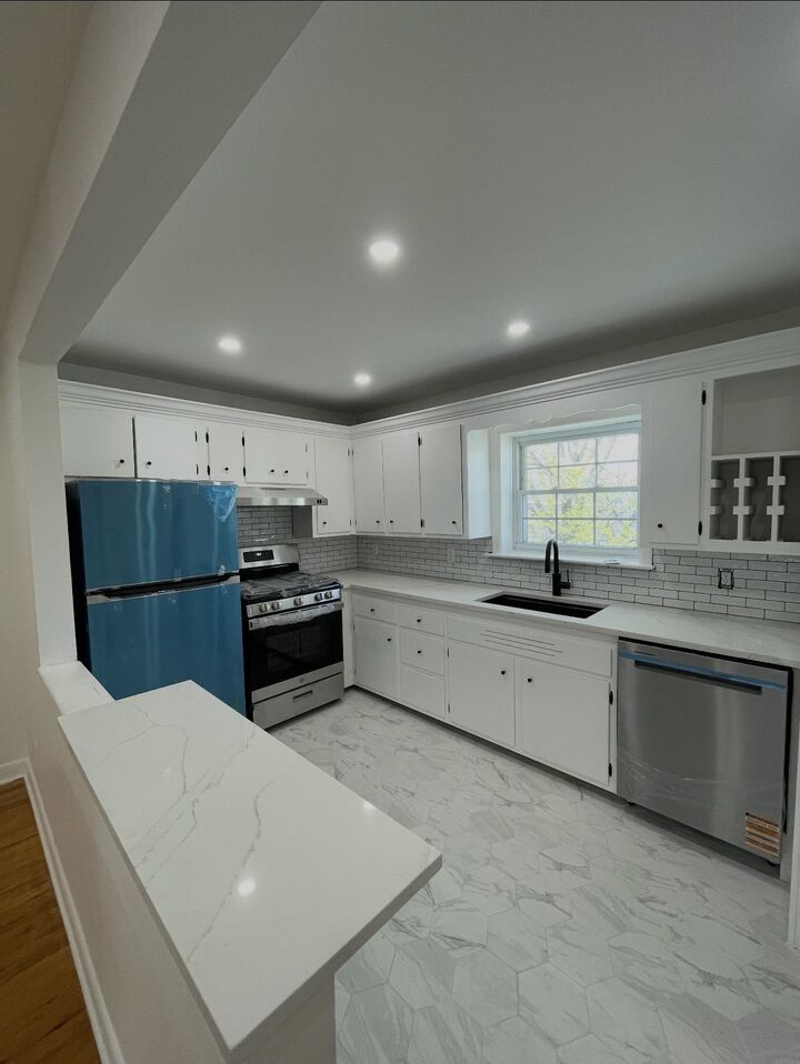 Property Photo:  307 New York Ave 2  NJ 07087 