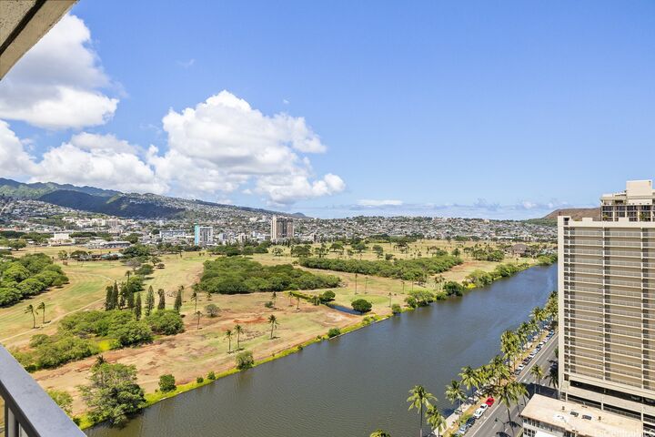 Property Photo:  445 Seaside Avenue 2505  HI 96815 