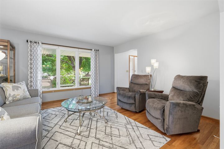 Property Photo:  8221 Oakwood Drive  IA 50322 