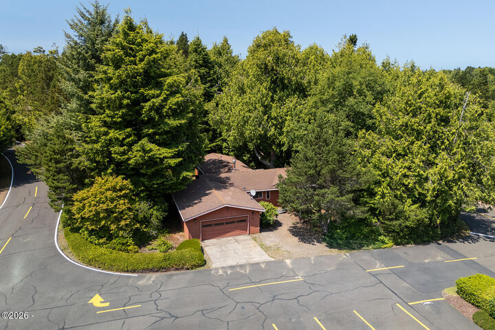 Property Photo: 530 Seagrove Loop OR 97367