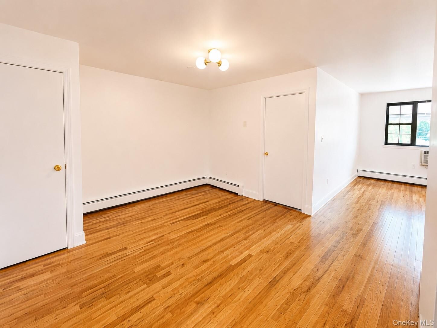 Property Photo:  533 Soundview Avenue 3rd Floor  NY 10473 