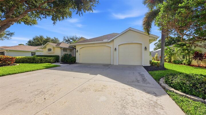 Property Photo: 6228 Aventura Drive FL 34241