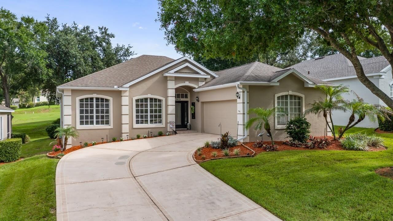 Property Photo:  2204 Kingsmill Way  FL 34711 