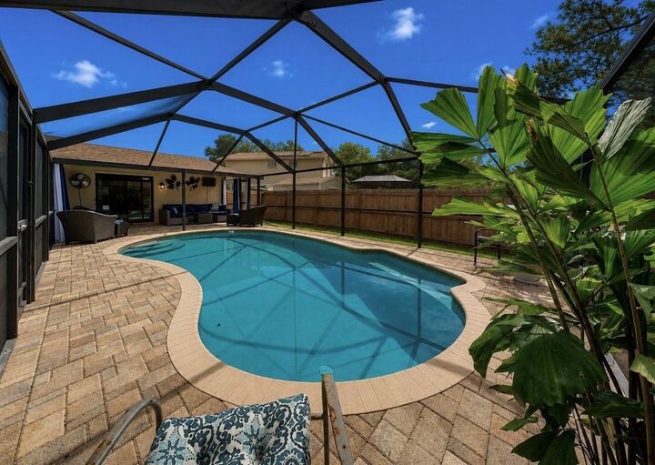 Property Photo:  1005 Highgrove Court  FL 33596 