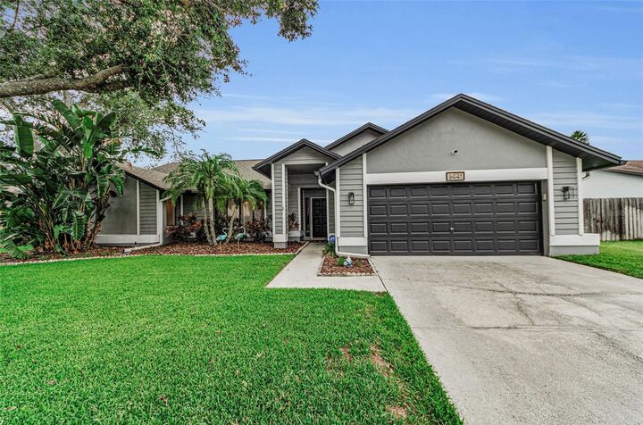 Property Photo: 5441 Worthington Loop FL 34685