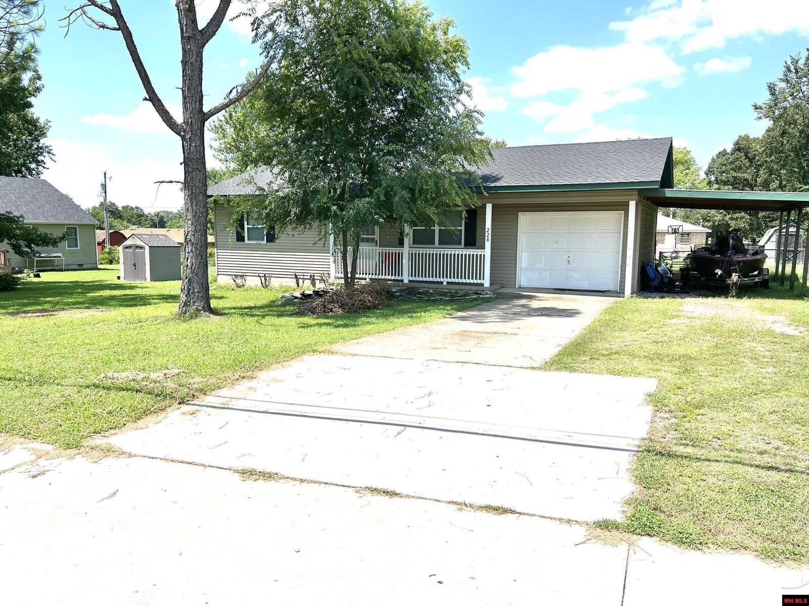 Property Photo:  228 S School Street  AR 72635 