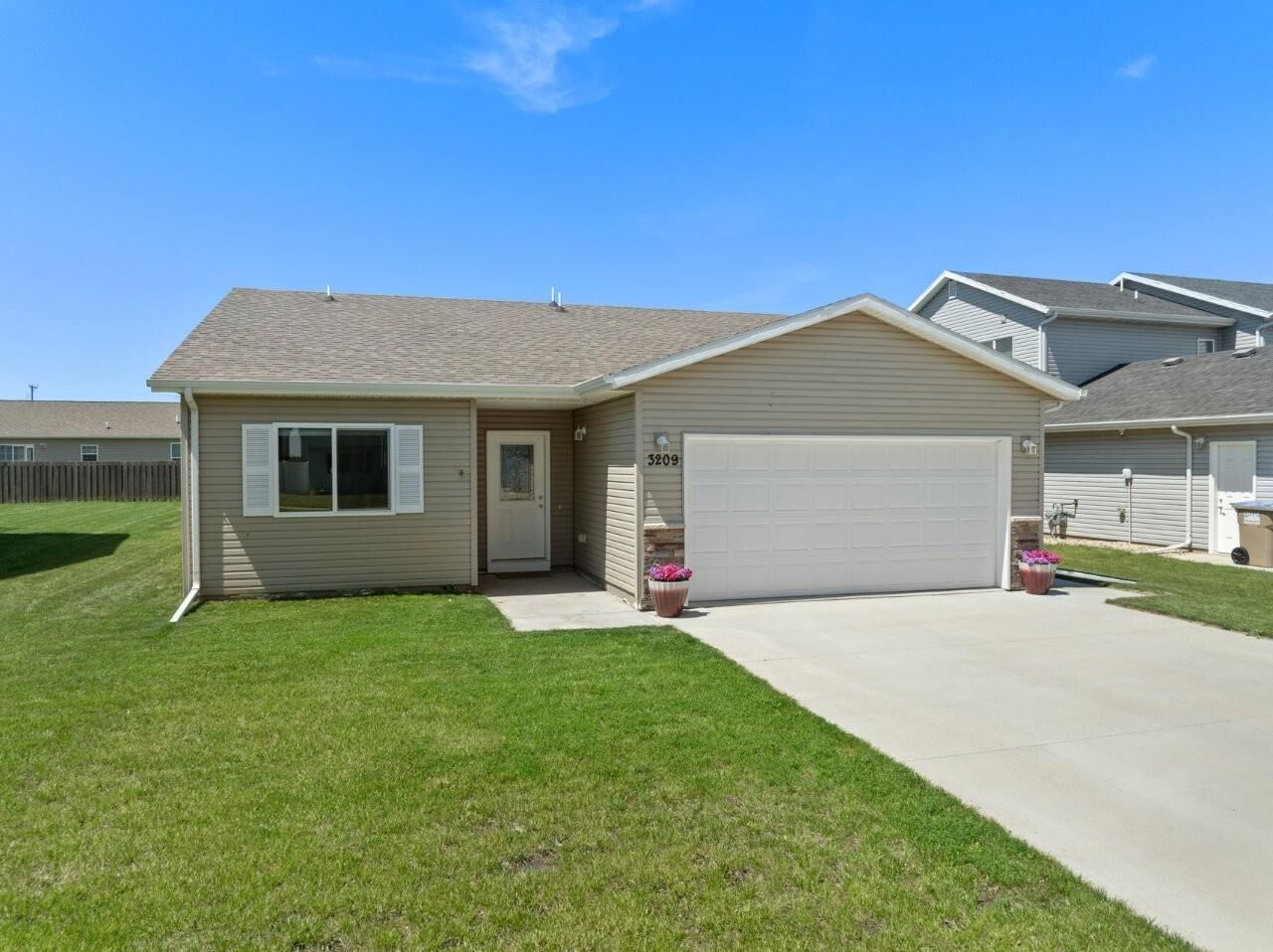 Property Photo:  3209 Kodiak St NW  ND 58703 