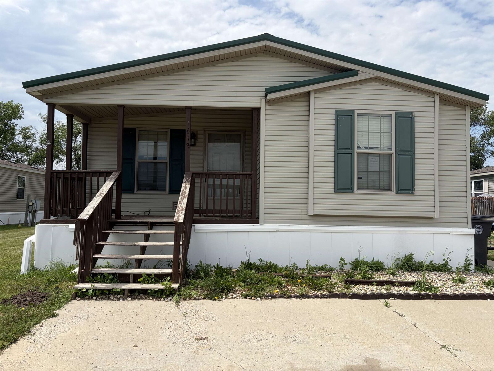 Property Photo:  618 Frontier Lane  ND 58784 