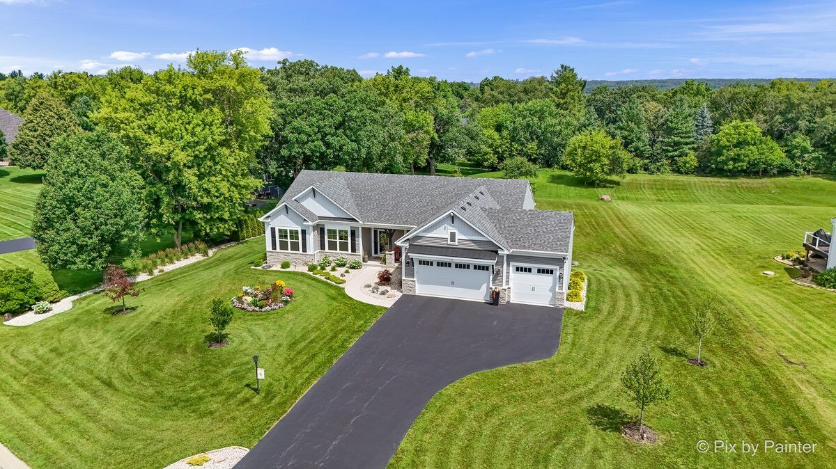 Property Photo:  