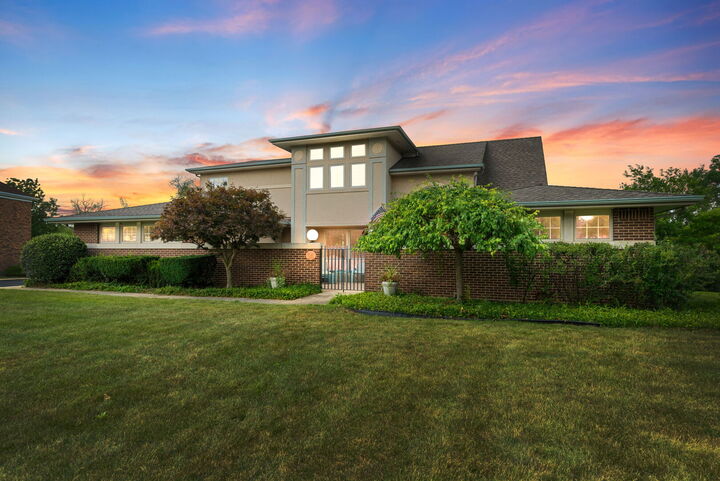 Property Photo: 14 Hamilton Lane IL 60523