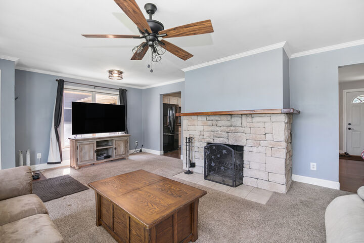 Property Photo:  922 W Van Meter Street  IL 60901 