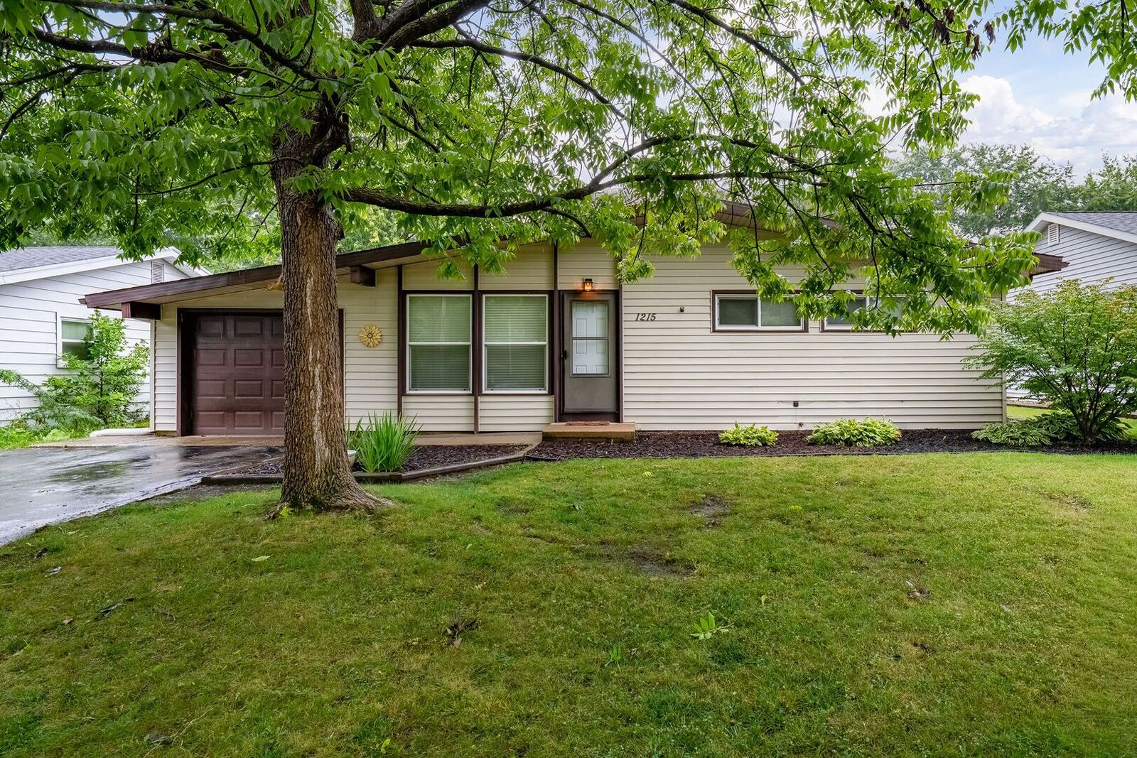 Property Photo:  1215 Rutledge Road  IL 61704 