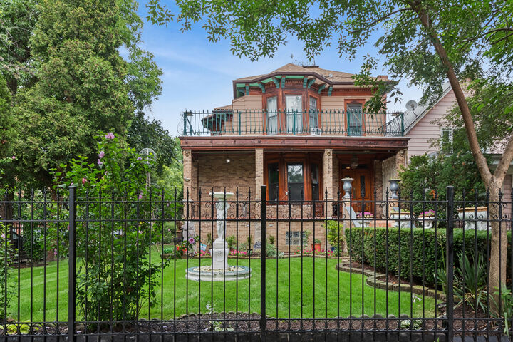 Property Photo:  2656 W Logan Boulevard  IL 60647 