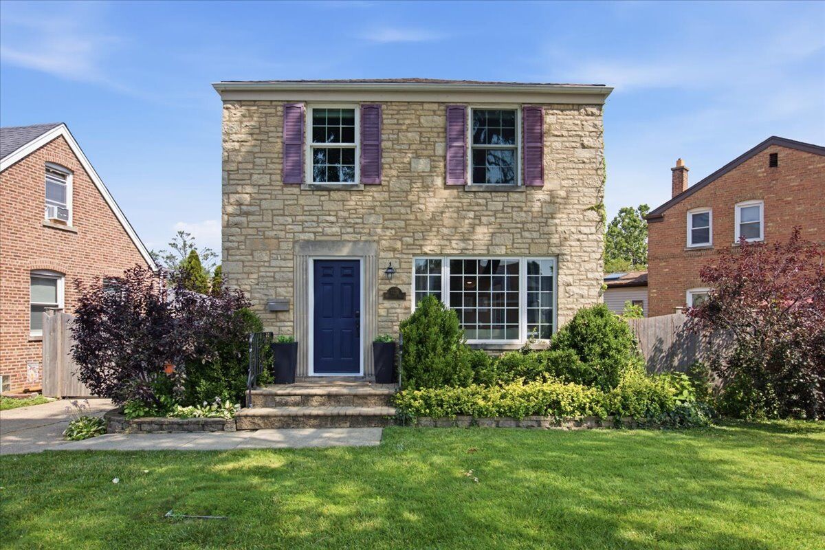 Property Photo: 7734 W Glenlake Avenue IL 60631