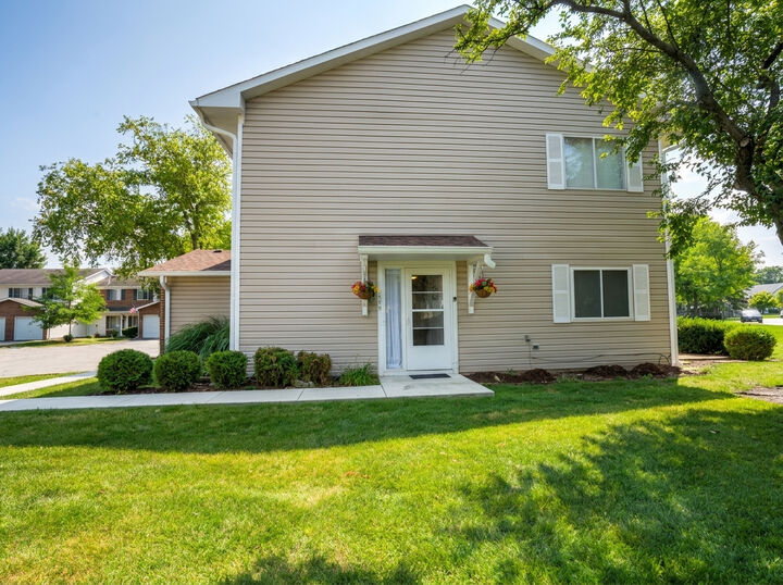 Property Photo:  536 Alton Court  IL 60188 