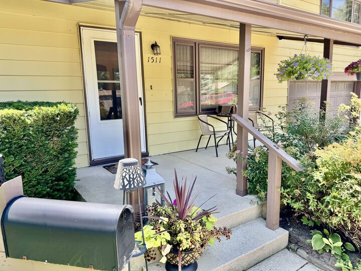 Property Photo: 1511 Rogers Court IL 60115