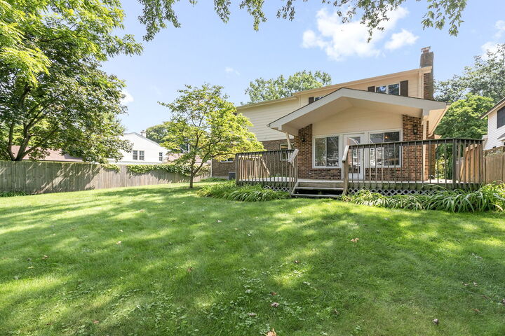 Property Photo: 360 E Woodland Road IL 60044