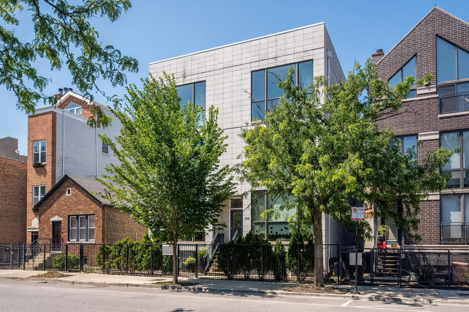 Property Photo:  1936 W Armitage Avenue 2W  IL 60622 