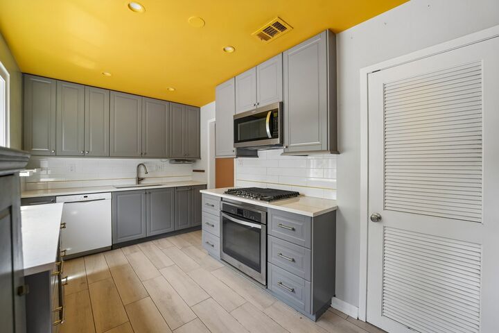 Property Photo: 746 Dodge Avenue IL 60202