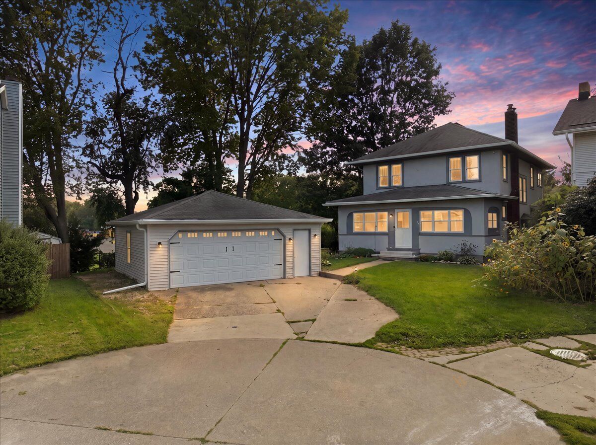 Property Photo: 9 Hale Court IL 61761