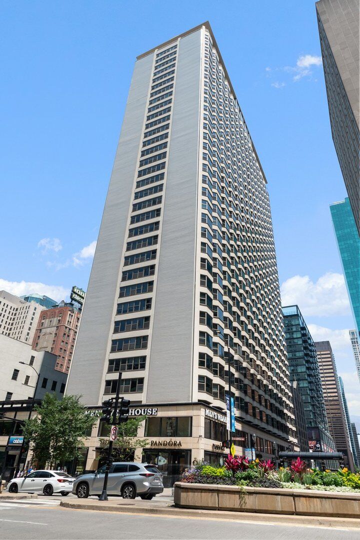 Property Photo: 535 N Michigan Avenue 3211 IL 60611