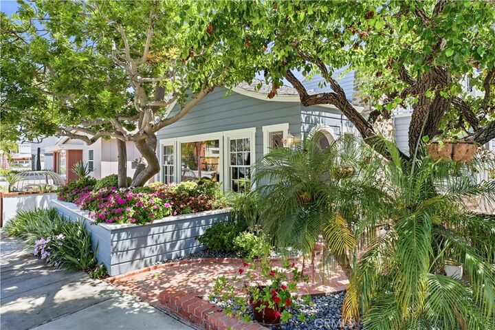 Property Photo:  1617 E Balboa Boulevard  CA 92661 