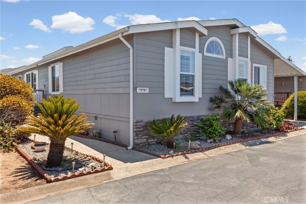 Property Photo:  633 Ramona 26  CA 93402 