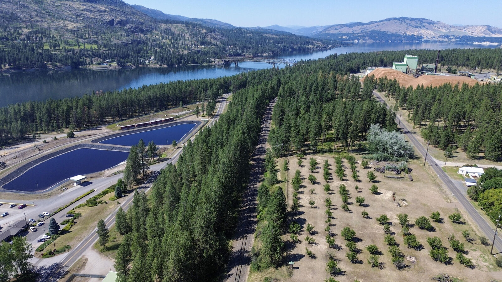 Property Photo: 1248 Peachcrest Rd WA 99141