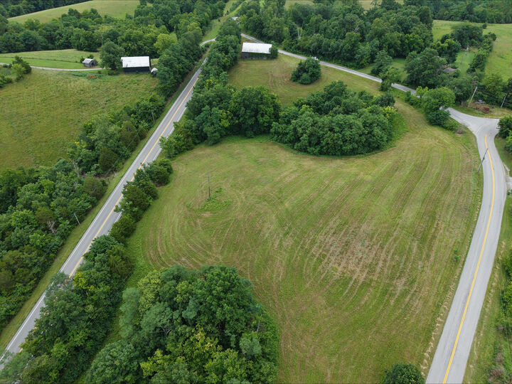 Property Photo:  