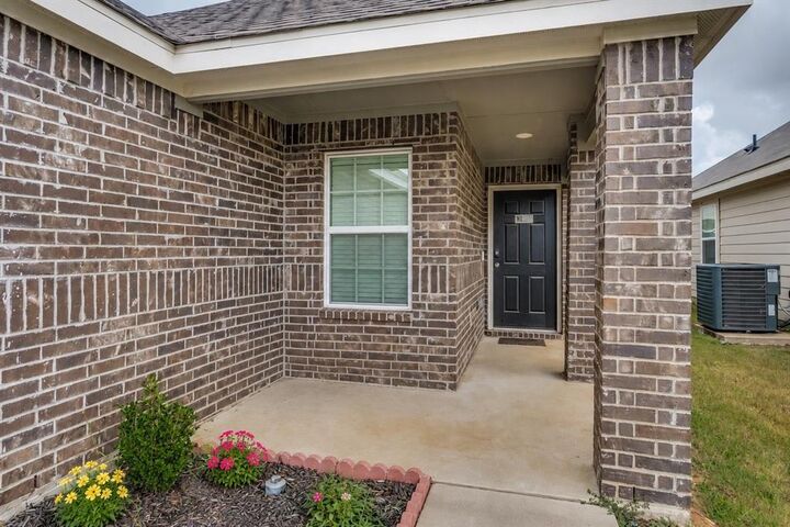 Property Photo:  421 Sussex Drive  TX 76140 