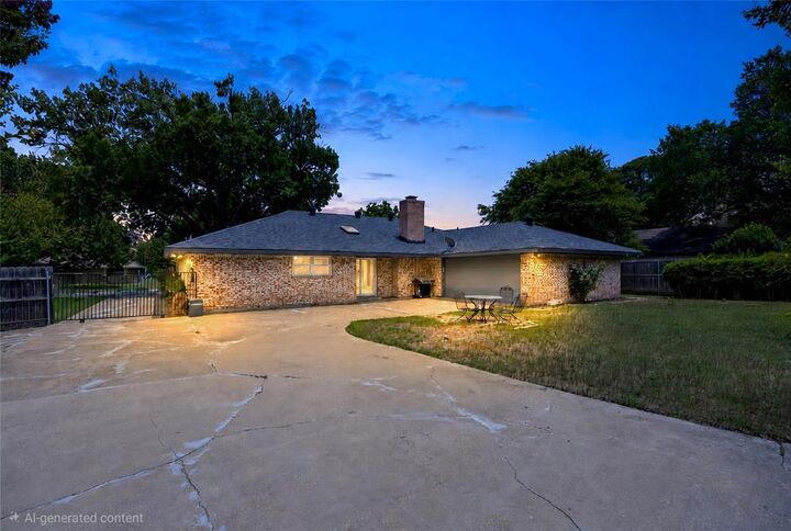 Property Photo: 5012 Westhaven Drive TX 76132