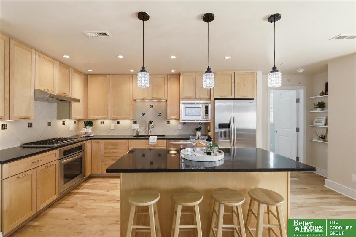Property Photo:  1403 Farnam Street 512  NE 68102 