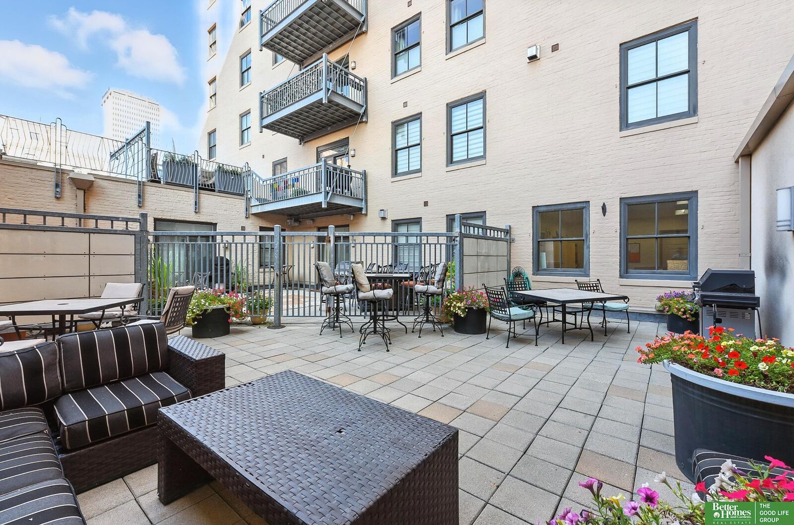 Property Photo: 1403 Farnam Street 512 NE 68102