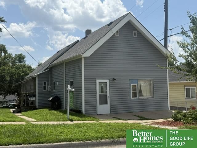 Property Photo:  2007 S Street  NE 68107 
