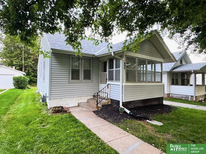 Property Photo: 909 S 55 Street NE 68106