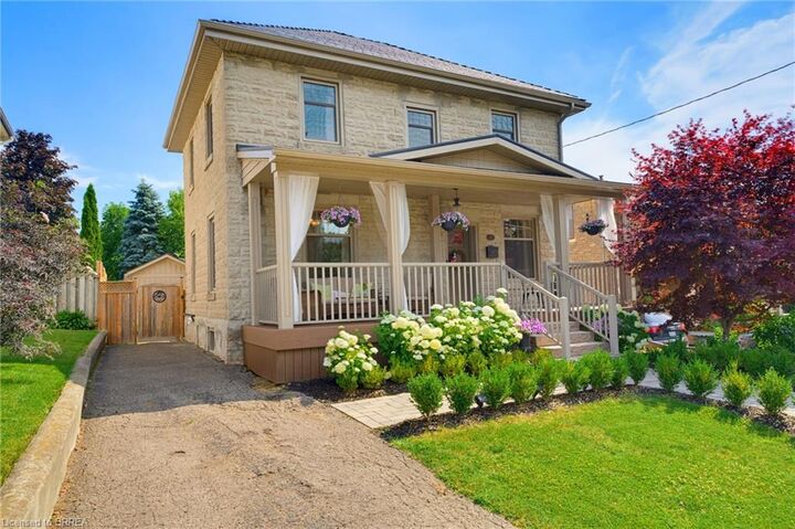 Property Photo:  41 Banfield Street  ON N3L 2Y7 