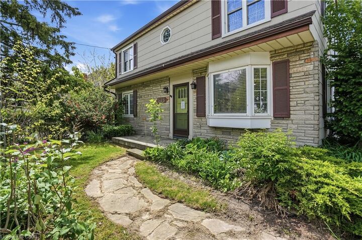 Property Photo:  