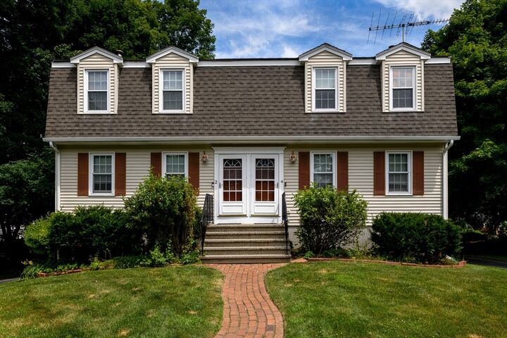 Property Photo:  4 Crestwood Dr 4  MA 01532 