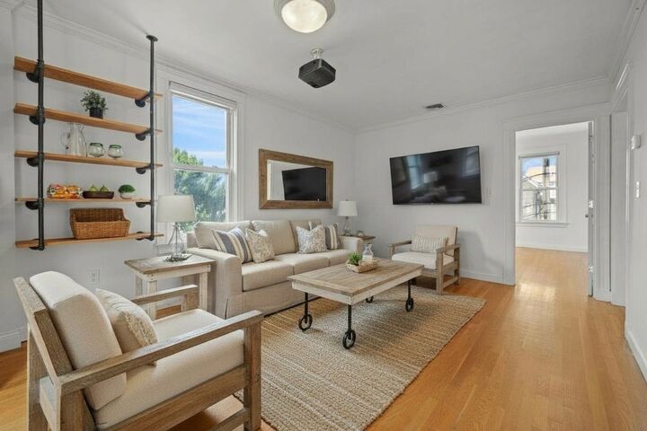 Property Photo:  86 Mount Vernon St 2  MA 02145 