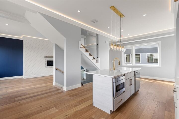 Property Photo:  308 Newton Street 1  MA 02453 