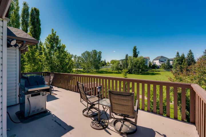 Property Photo: 46 Somerside Manor SW AB T2Y 3G4