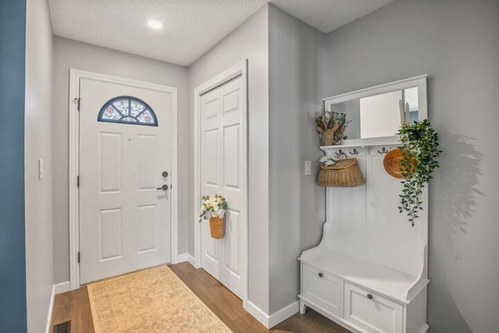 Property Photo: 47 Ellenwood Drive AB T4R 2E1