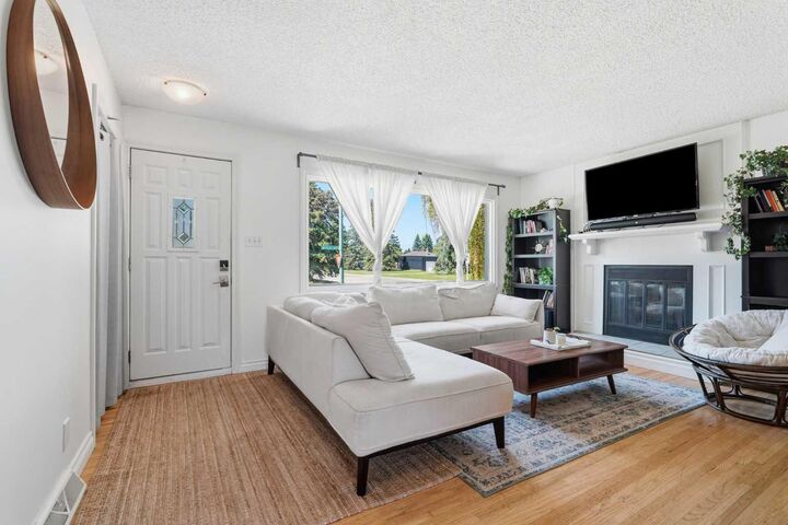 Property Photo: 96 Waterloo Drive SW AB T3C 3G3