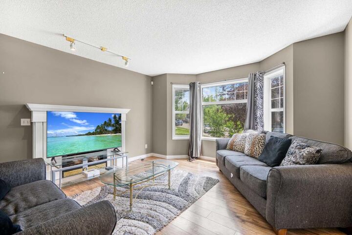 Property Photo: 43 Covington Close NE AB T3K 4M2
