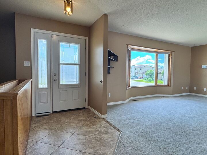 Property Photo:  11300 110 Avenue Crescent  AB T0H 1L0 