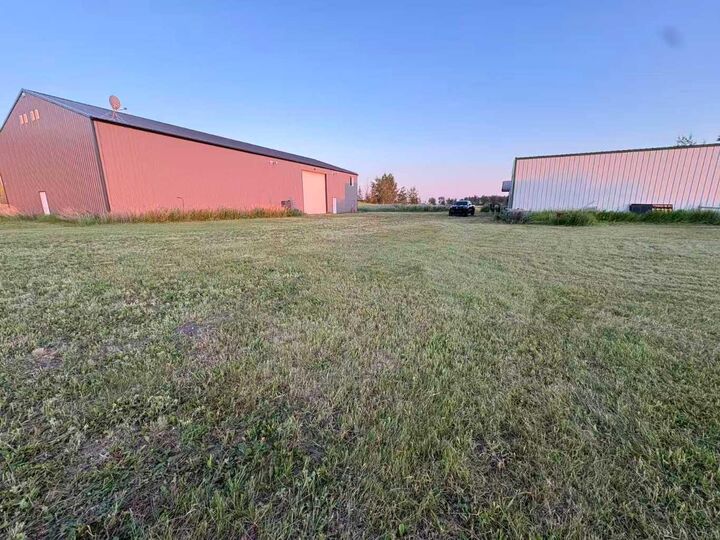 Property Photo: 275183 Range Road 262 AB T0M 1B0