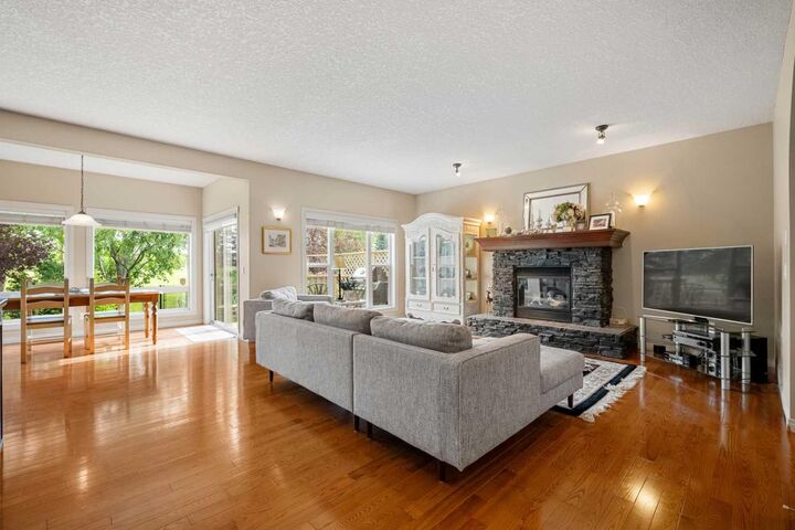 Property Photo: 50 Springborough Crescent SW AB T3H 5M5