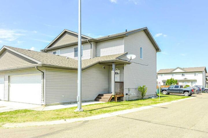 Property Photo: 6802 50 Avenue 35 AB T4V 5C7