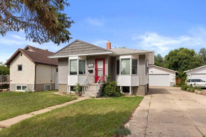 Property Photo:  1946 15 Avenue SE  AB T1A 3R8 